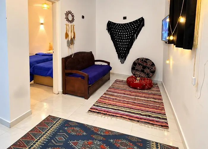 Nyaraló Lola's *